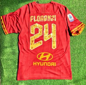 Lee más sobre el artículo 🟡🔴Maglia Nike Roma x Tokidoki 2019 2020 Florenzi 24 L Calcio Casa