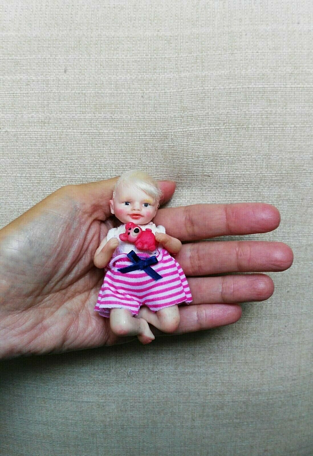 En este momento estás viendo MUÑECO BEBE REBORN OOAK. CASA MUÑECAS- OOAK DOLL MINI BABY HANDMADE DOLL HAUSE-
