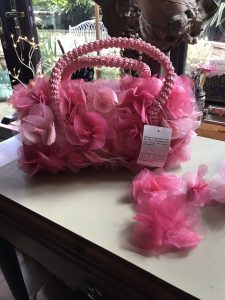 Lee más sobre el artículo Raffia Straw Bag From Casa De Stella Spanish Designer Pink Flowers New Vintage