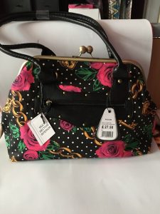 Lee más sobre el artículo New With Tags Casa Di Borse Italian Handbag. Multi Section Interior