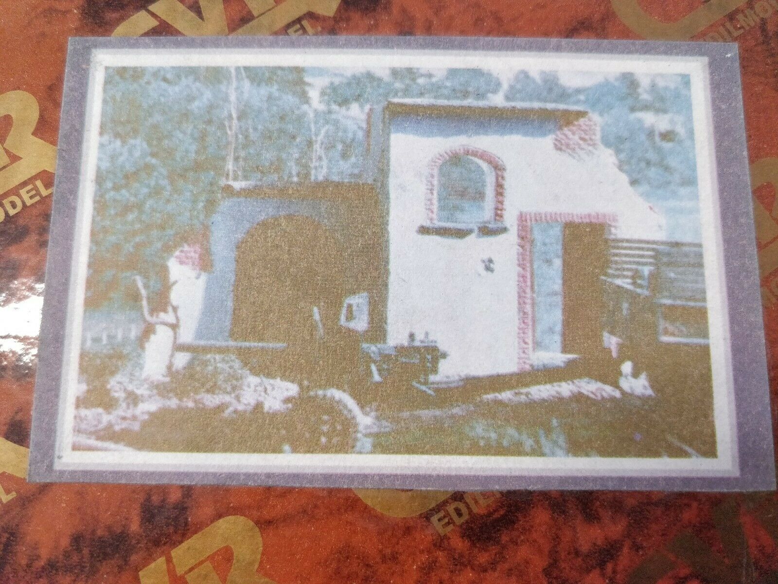 En este momento estás viendo Fachada casa en ruinas para diorama escala 1/35, ceramica, para montar y pintar
