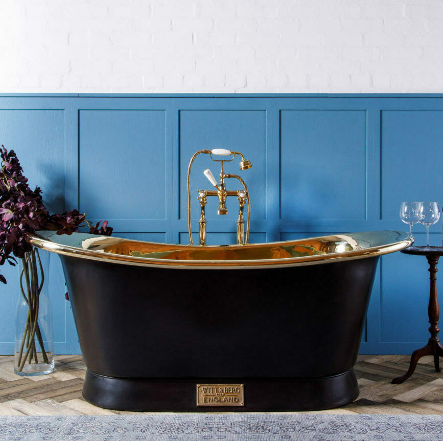 En este momento estás viendo Witt & Berg Copper Bateau Bathtub – Charcoal Exterior / Brass Interior