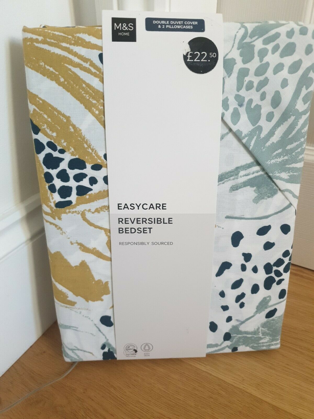En este momento estás viendo Double Duvet Cover 2 Pillow Cases M&S Home. Reversible. Originally £22.50