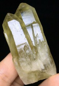 Lee más sobre el artículo 68g Tíbet Himalaya Raro Elestial Citrino Punto De Cristal lemuriana Cluster w764