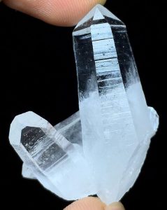 Lee más sobre el artículo 17g Tíbet Himalaya Raro Raw Natural lemuriana punto de cristal de cuarzo Q522